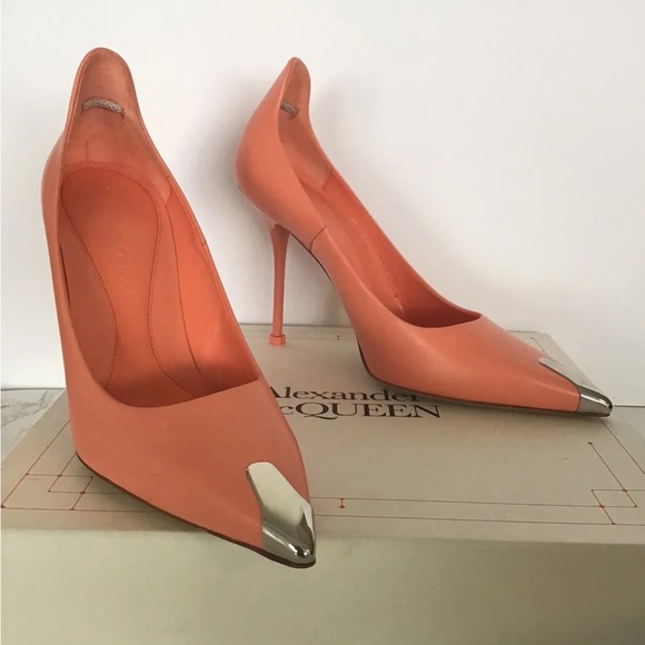 ALEXANDER MCQUEEN leather stiletto in apricot size 9 - Picture 1 of 11